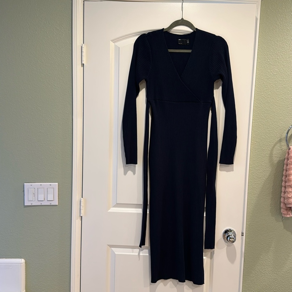 ASOS DESIGN MATERNITY NAVY KNIT DRESS — so comfortable and classy